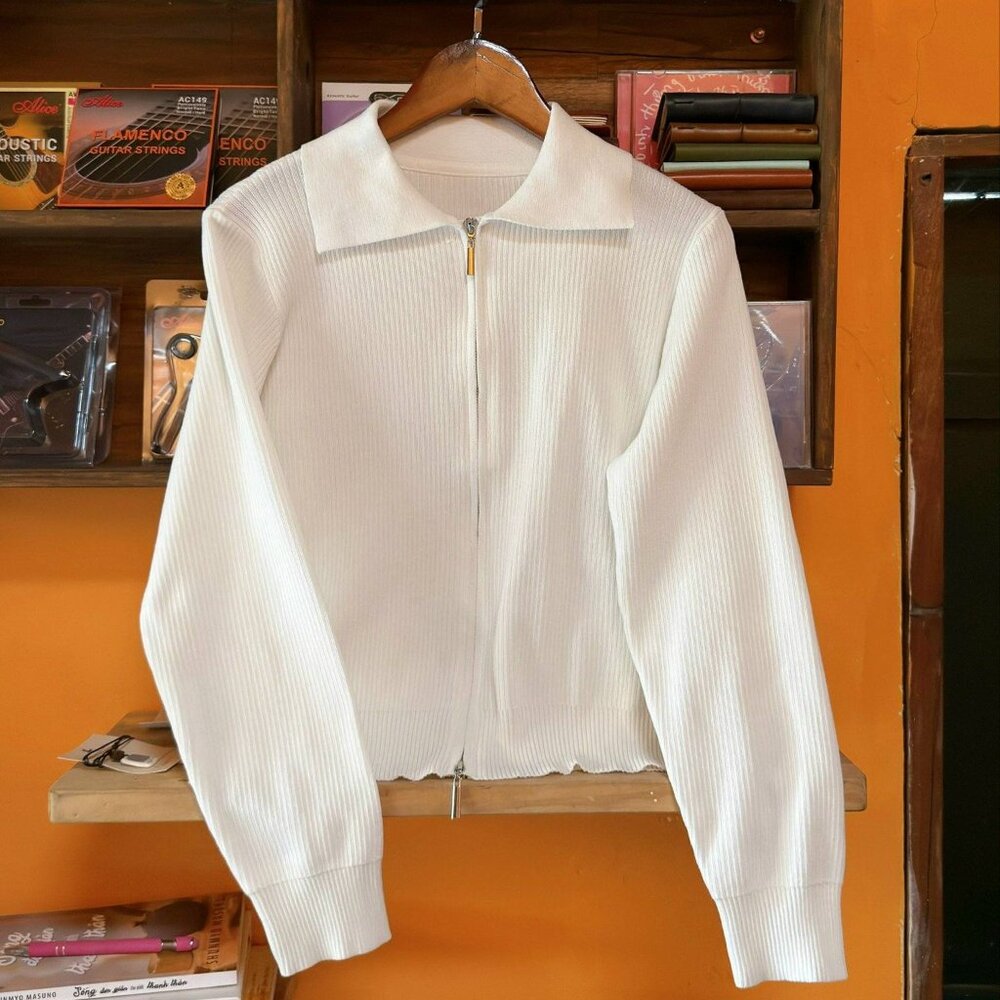Chic White Ribbed Zip Front Cardigan